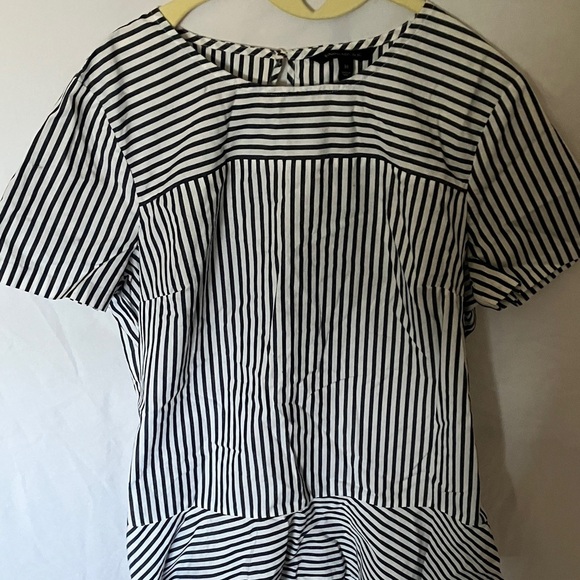 Banana Republic: Striped Black & White Top- M - Picture 13 of 14